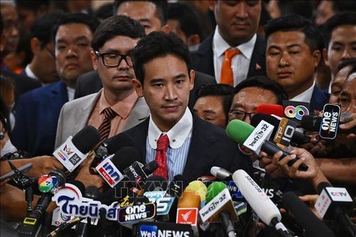 Ông Pita Limjaroenrat chấp nhận lệnh của Tòa án Hiến pháp