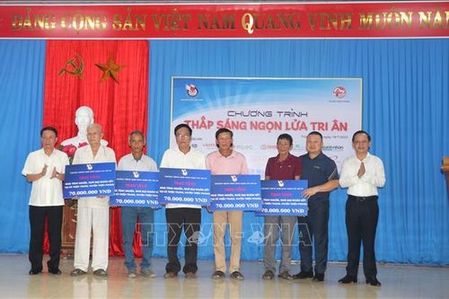 'Thắp sáng ngọn lửa tri ân' tại Quảng Trị