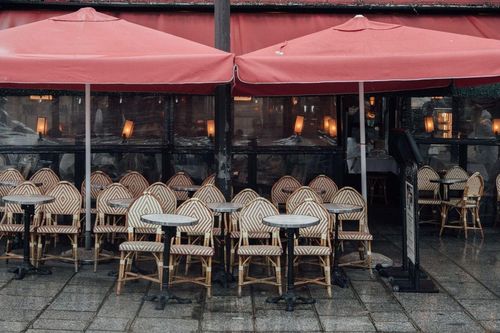 'Vòng xoáy' lạm phát ở châu Âu: Người dân thắt lưng buộc bụng, thực phẩm sắp hết hạn 'lên ngôi'
