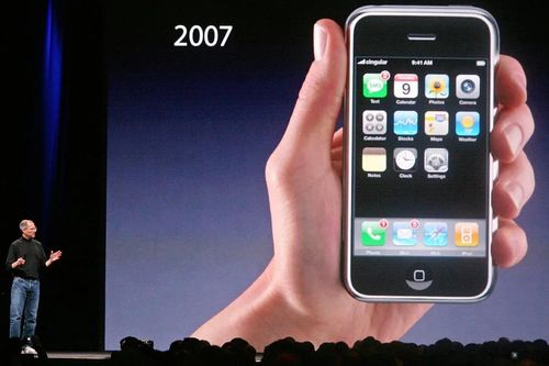 Chiếc iPhone đời đầu được bán với giá hơn 190.000 USD