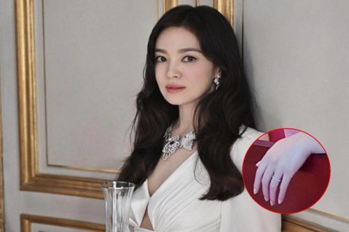 Song Hye Kyo công khai vừa được cầu hôn, nửa kia hơn hẳn Song Joong Ki?