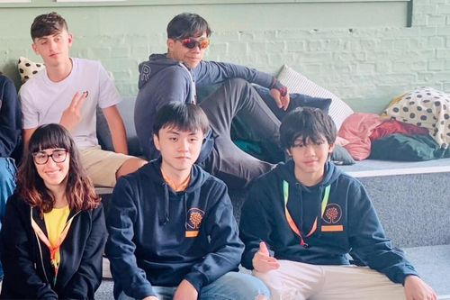 Con trai Cường Đô La sinh hoạt trại hè ở trời Tây, vóc dáng ở tuổi 13 gây chú ý