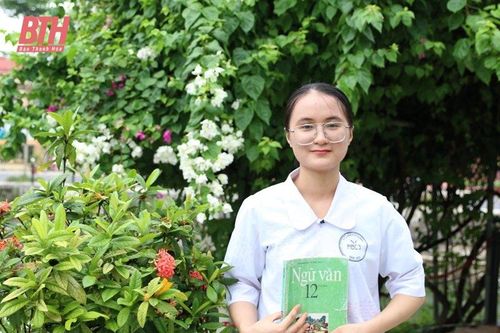 Lê Mai Anh - cô học trò nghèo trở thành thủ khoa khối D01 tỉnh Thanh Hóa
