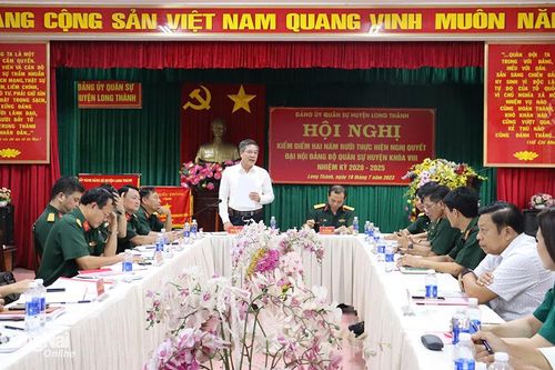 Phấn đấu giữ vững lá cờ đầu về quân sự quốc phòng địa phương của tỉnh