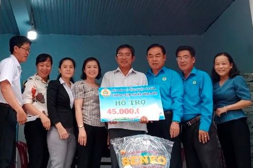 Trao tặng 'Mái ấm Công đoàn' cho đoàn viên khó khăn về nhà ở