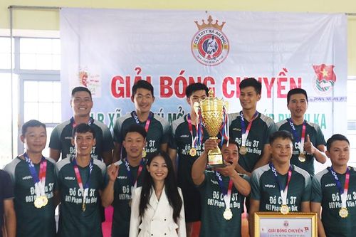 Ngày hội bóng chuyền của người dân An Phú