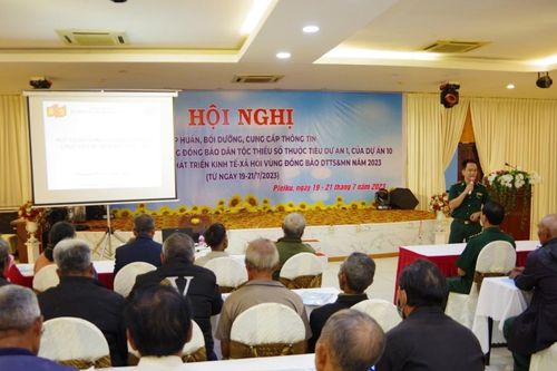 Gia Lai cung cấp thông tin thời sự cho 955 người có uy tín