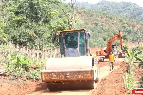 Phong trào hiến đất làm đường giao thông ở Tông Cọ