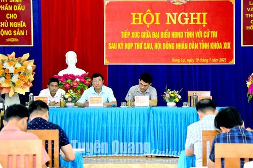 Đồng chí Trưởng Ban Nội chính Tỉnh ủy Phùng Tiến Quân tiếp xúc cử tri xã Hùng Lợi