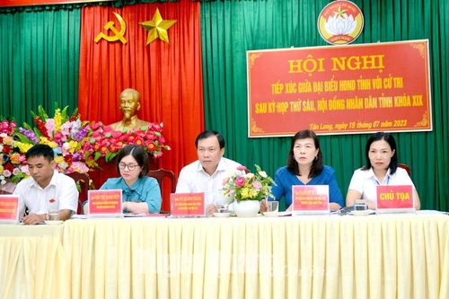 Phó Chủ tịch Thường trực HĐND tỉnh Phạm Thị Minh Xuân tiếp xúc cử tri xã Tân Long