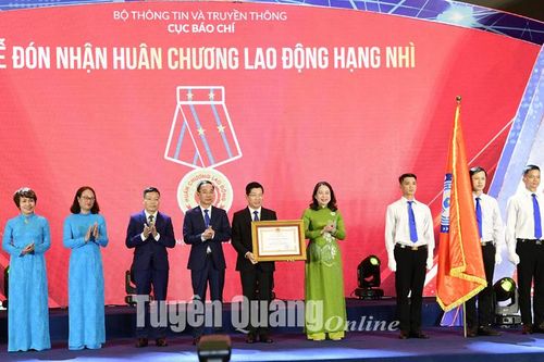 Cục Báo chí đón nhận Huân chương Lao động hạng Nhì