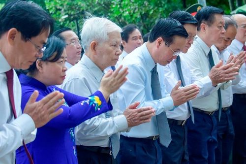 Chủ tịch nước Võ Văn Thưởng dự lễ giỗ các anh hùng liệt sĩ và đồng bào yêu nước hy sinh tại Côn Đảo