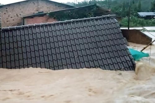 Sa Thầy (Kon Tum): Mưa lũ làm 2 căn nhà bị sập, thiệt hại hoa màu và nhiều tuyến giao thông