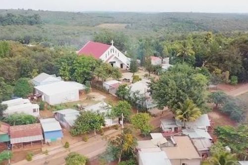 Bà con dân tộc thiểu số theo đạo Tin Lành ở Phú Sơn hết lòng vì vùng quê trù phú