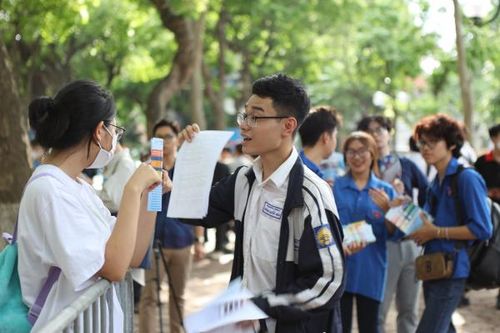 Nỗi lo phổ điểm môn Tiếng Anh 'bét bảng'