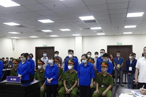 Cựu Phó Cục trưởng Quản lý thị trường hầu tòa trong vụ in 9,4 triệu quyển sách giả