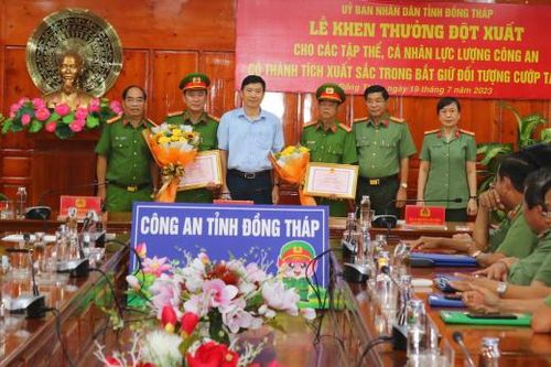 Thưởng nóng vụ bắt 2 tên cướp nổ súng trên Quốc lộ N2