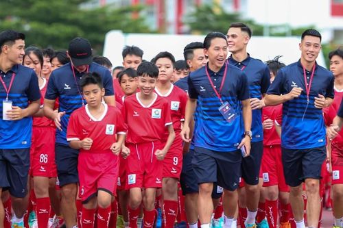 Món quà ý nghĩa từ Trung tâm bóng đá cộng đồng lớn nhất Việt Nam