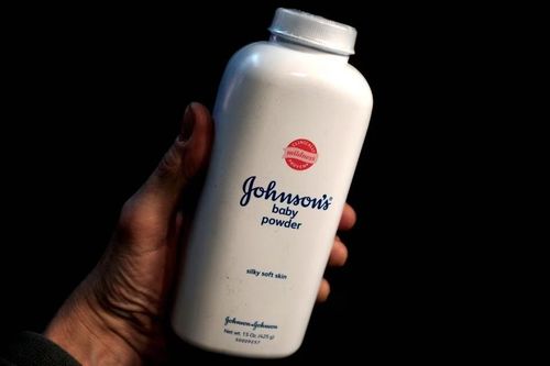 Được bồi thường hơn 400 tỷ đồng sau nhiều năm dùng phấn rôm Johnson & Johnson
