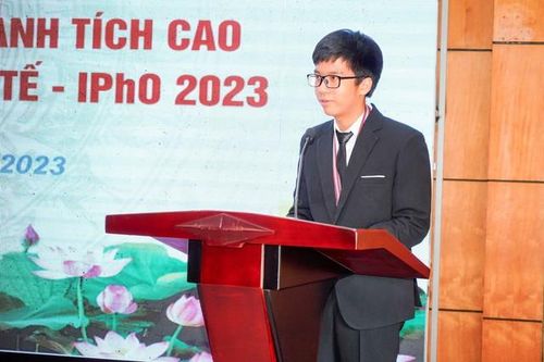 Nam sinh Hải Phòng được tặng gần nửa tỉ đồng khi giành Huy chương bạc Vật lý quốc tế