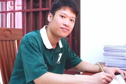 Thủ khoa khối B viết tiếp giấc mơ làm bác sĩ của mẹ