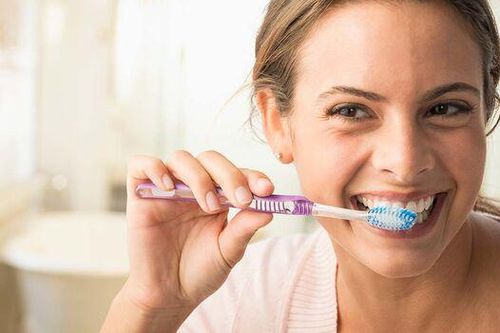 Đánh răng trước khi đi ngủ giúp phòng ngừa bệnh tim mạch