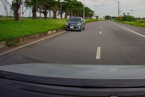 Đi ngược chiều, lái xe ô tô bị tước 'bằng' 3 tháng