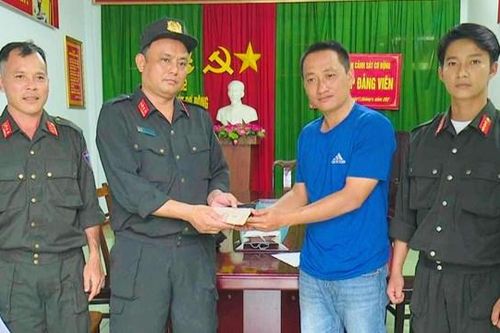 Đắk Lắk: Thượng sỹ Công an nhặt được 45 triệu đồng trả lại người đánh rơi