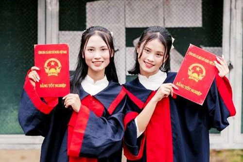 Hành trình trở thành Á khoa toàn quốc khối C00 và ước mơ của nữ sinh nghèo