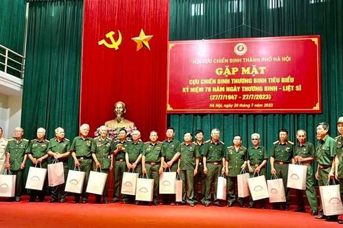 Tặng quà, tri ân 95 cựu chiến binh là thương binh tiêu biểu