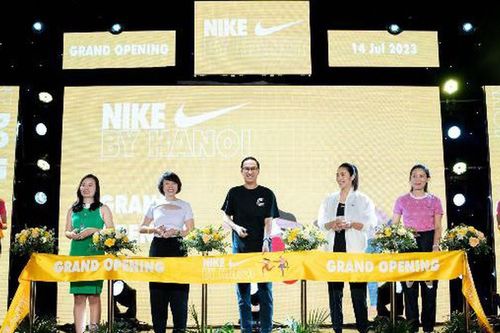Một phút 'flex': Nike khai trương cửa hàng 'bản địa hóa' đầu tiên tại Việt Nam