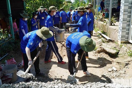 Dấu chân tình nguyện làm nên 'con đường mơ ước'