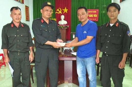 Công an tỉnh Đắk Lắk trao trả lại tài sản cho người đánh rơi