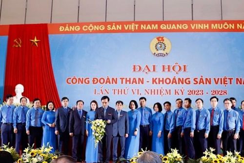 Đồng chí Lê Thanh Xuân tái đắc cử Chủ tịch Công đoàn Than-Khoáng sản Việt Nam