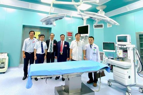 Bệnh viện Đa khoa Trung ương Quảng Nam có Khoa ngoại Lồng ngực -Tim mạch