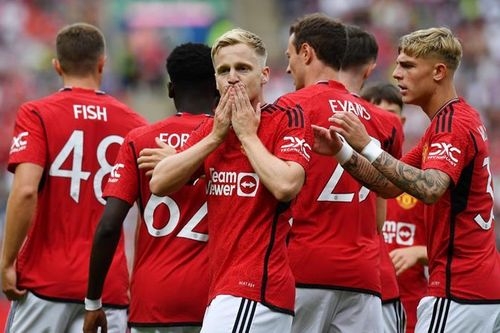 Giúp Man.United thắng, Van de Beek 'ỉu xìu' khi đề cập tương lai