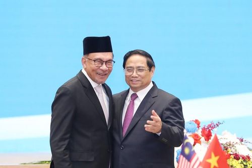 Thủ tướng Phạm Minh Chính chủ trì lễ đón trọng thể Thủ tướng Malaysia Anwar Ibrahim và phu nhân