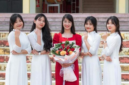 Hai nữ sinh người Thái say mê môn Sử