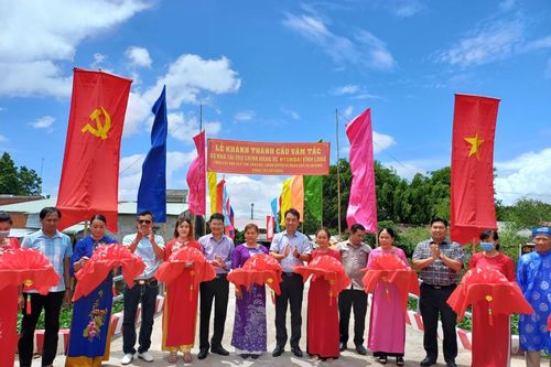 Khánh thành cầu mới ở Vĩnh Long giúp học sinh đến trường