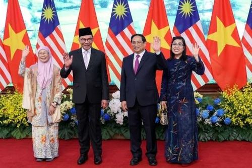 Thủ tướng Phạm Minh Chính và Phu nhân chủ trì lễ đón chính thức Thủ tướng Malaysia và Phu nhân