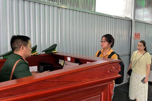 Trách nhiệm của các cơ quan chức năng trong phối hợp giải quyết thủ tục hành chính về quản lý du khách nước ngoài ở khu vực biên giới