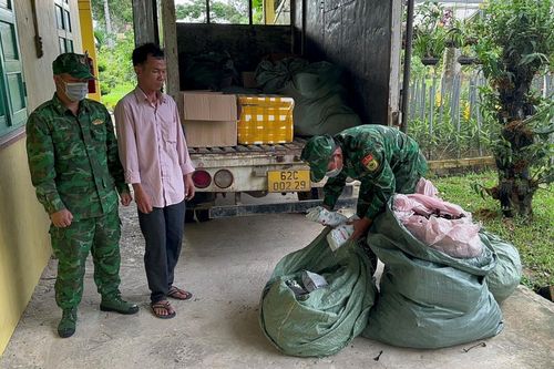 Bắt giữ số lượng lớn hàng hóa không có giấy tờ hợp lệ
