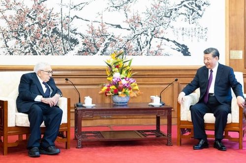 Chủ tịch Trung Quốc Tập Cận Bình tiếp cựu Ngoại trưởng Mỹ Kissinger