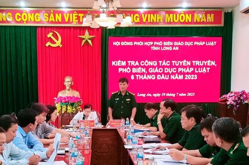 Long An: Kiểm tra công tác tuyên truyền PBGDPL tại Bộ Chỉ huy Bộ đội biên phòng