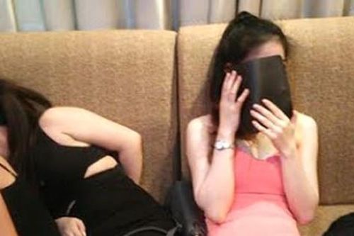 Nhóm đối tượng giả danh công an để bắt các nữ tiếp viên đem đi bán