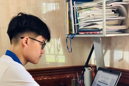 Nam sinh mắc bệnh u xương giành suất thủ khoa khối A01