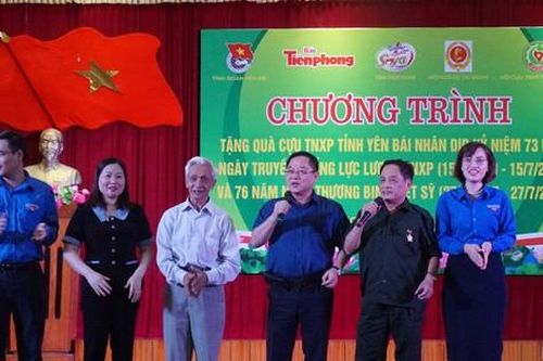 Giao lưu và tặng quà cựu thanh niên xung phong tỉnh Yên Bái