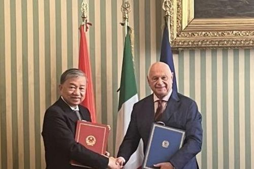 Việt Nam- Italia ký Hiệp định 'Dẫn độ và Chuyển giao người bị kết án phạt tù'