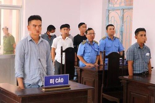 Lĩnh 2 năm tù vì 'nhốt' cán bộ thi hành công vụ