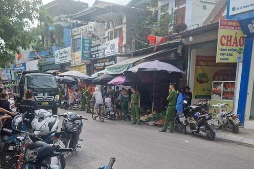 Mâu thuẫn trong đám giỗ, con trai chủ nhà bắn 2 người bị thương